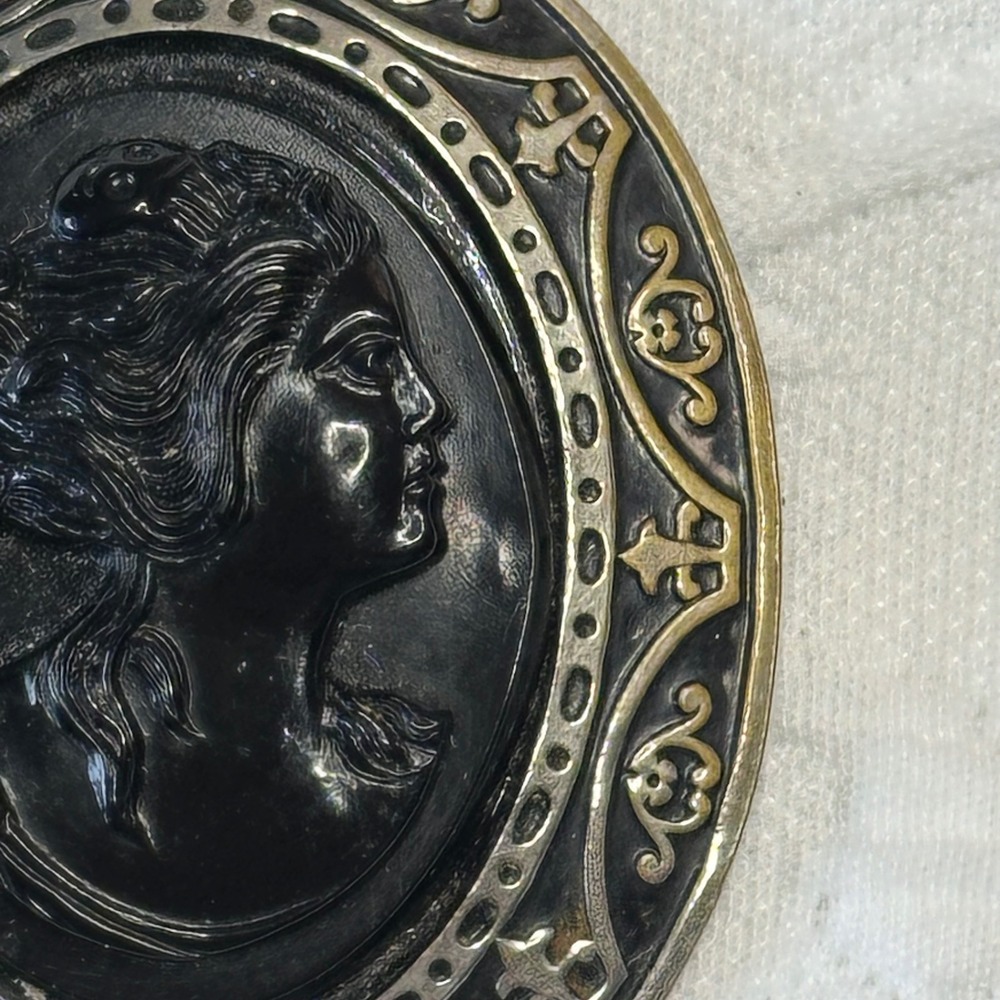 Vintage 80s Black Glass Cameo Brooch Silver Gold Tone Filigree Lady Portrait Pin - Picture 5 of 8
